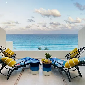 Ocean View Three Bedroom, Three Story Penthouse By The Aparthotel
